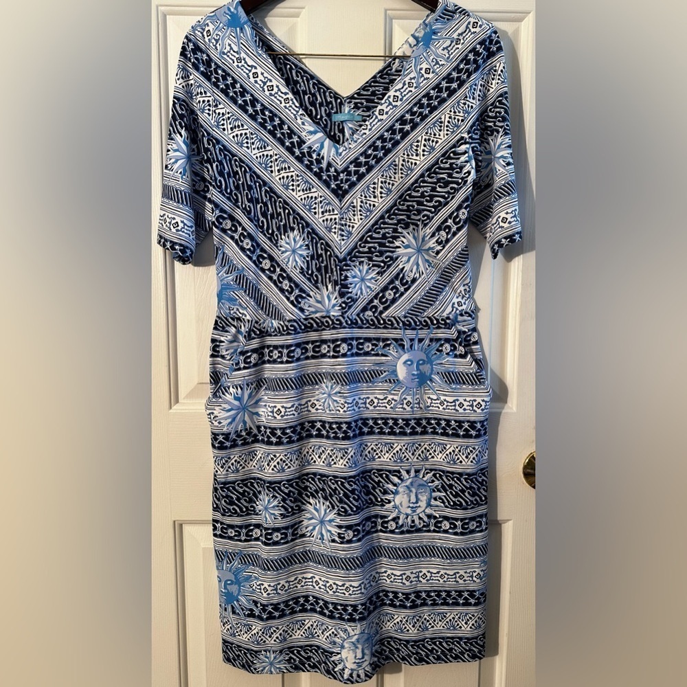 J. McLAUGHLIN Large Blue White V Neck Short Sleeve Celestial Sheath Dress Pocket